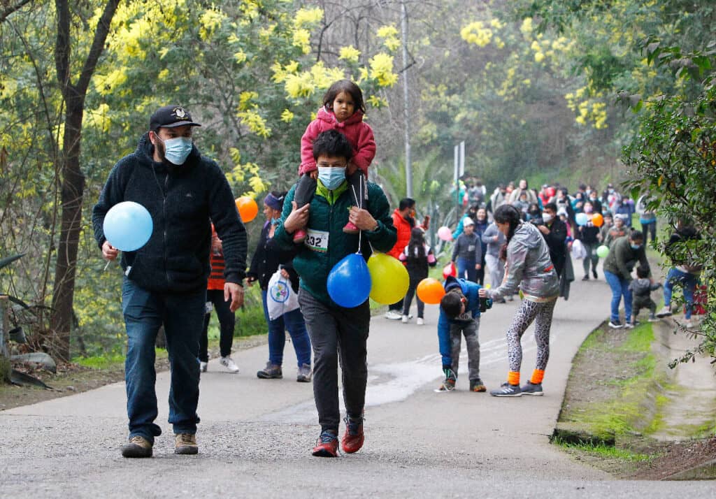 Niños realizaron actividades deportivas por sus derechos en Curicó