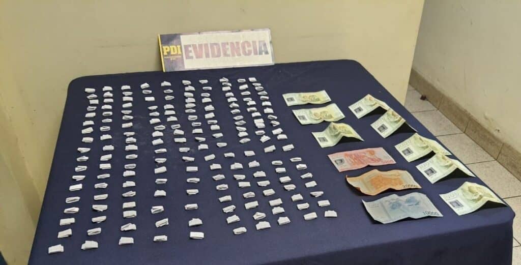 PDI detuvo a mujer con 173 dosis de cocaína en el centro de Molina