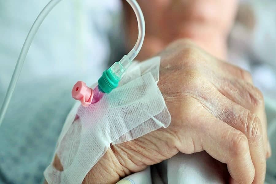 Madre de Teno enfrenta angustiosa situación: Necesita operarse y no tiene dónde dejar a su hija sorda