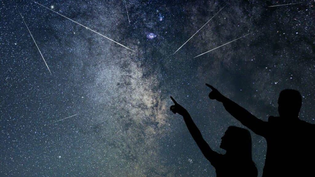 Hasta el viernes se podrá ver en el cielo curicano el fenómeno "lluvia de estrellas"