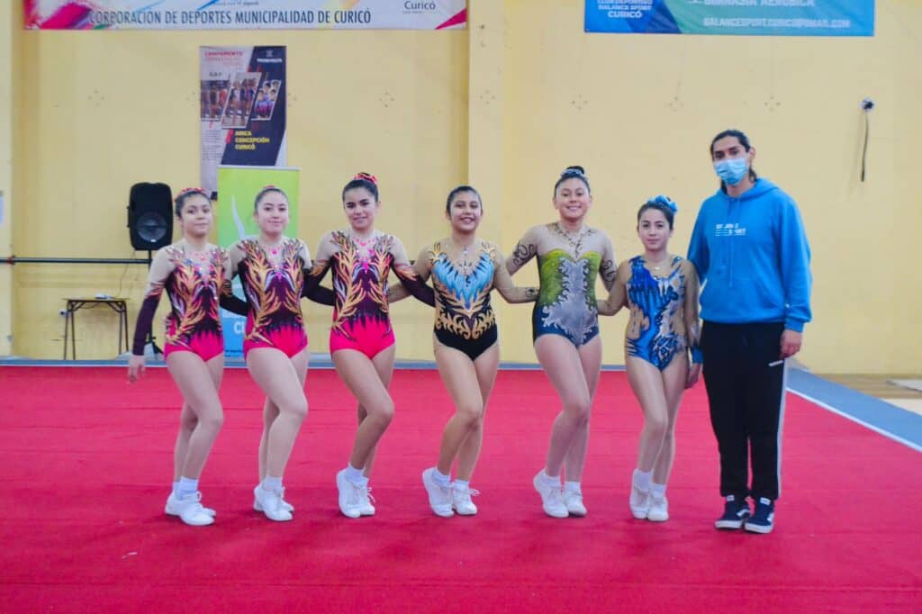 Gimnastas curicanas buscan recursos económicos para competir en Colombia