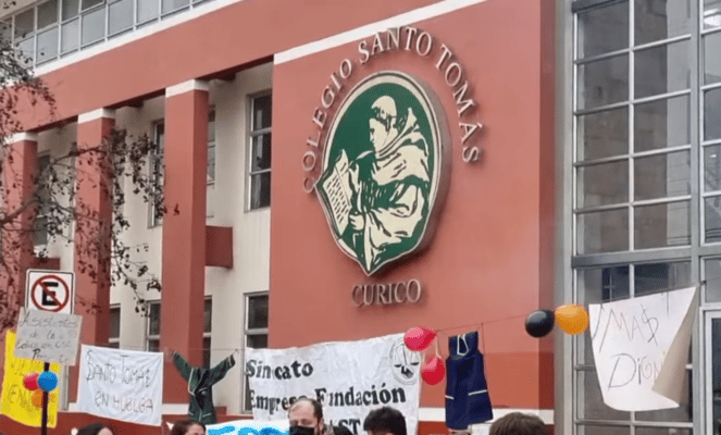 Trabajadores del Colegio Santo Tomás retoman huelga indefinida