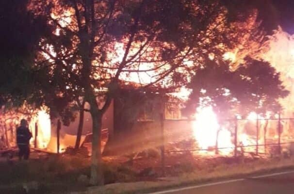 Incendio destruyó vivienda en sector Palquibudis de Rauco