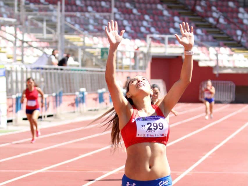 Evelyn Ortiz se quedó con los 400 y 800 metros planos en Sudamericano Master