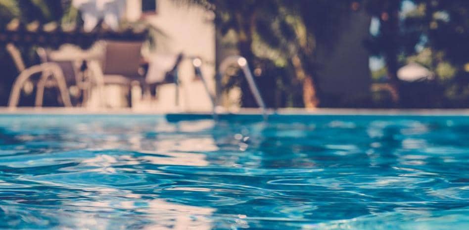 Niño de un año y medio en estado grave tras caer a piscina en sector Zapallar de Curicó