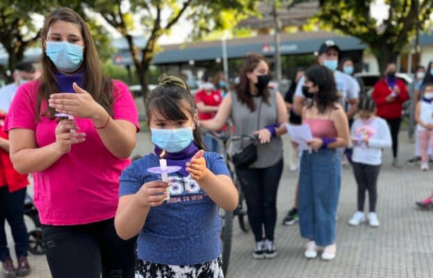 Comunidad de Molina realizó velatón por víctimas de femicidios