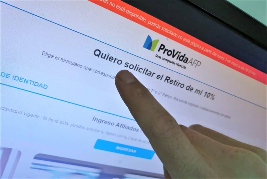 Senado vota cuarto retiro del 10% de ahorros en AFP