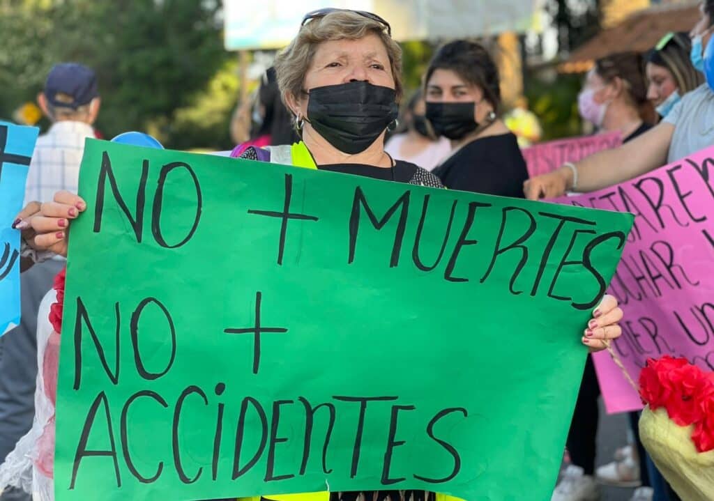 Vecinos de Cerrillo Bascuñan de Molina protestan contra Vialidad por falta de señalética y demarcación