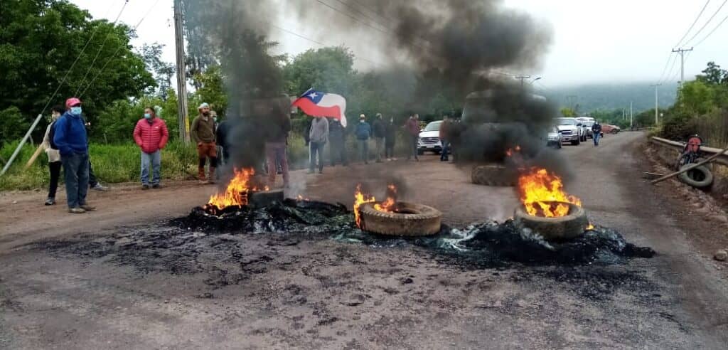 Vecinos de la Montaña de Teno acusan incumplimiento de gobernadora regional por proyecto de asfaltado
