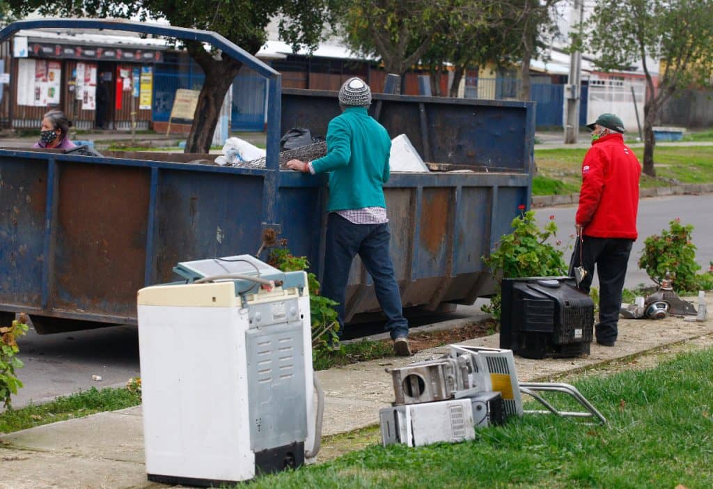Municipio de Curicó llamó a la comunidad a usar servicio de recolección de enseres y chatarra