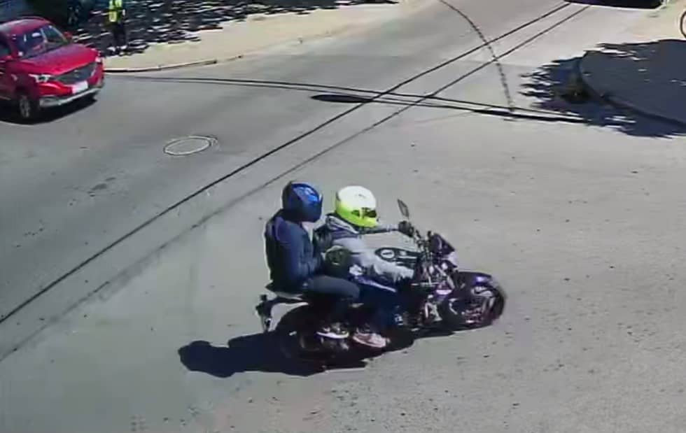 PDI de Curicó busca a sujetos movilizados en moto que asaltaron a conductor