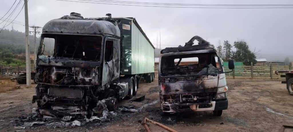 Dos camiones y un aserradero resultaron destruidos tras incendios intencionales en Empedrado