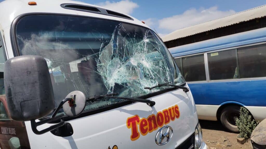 Tres semanas lleva sin trabajar conductora cuyo bus fue apedreado por hinchas de la “U”