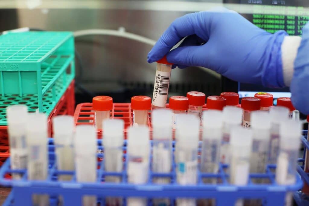 Primer contagiado con Ómicron en Chile está en buen estado de salud sin complicaciones
