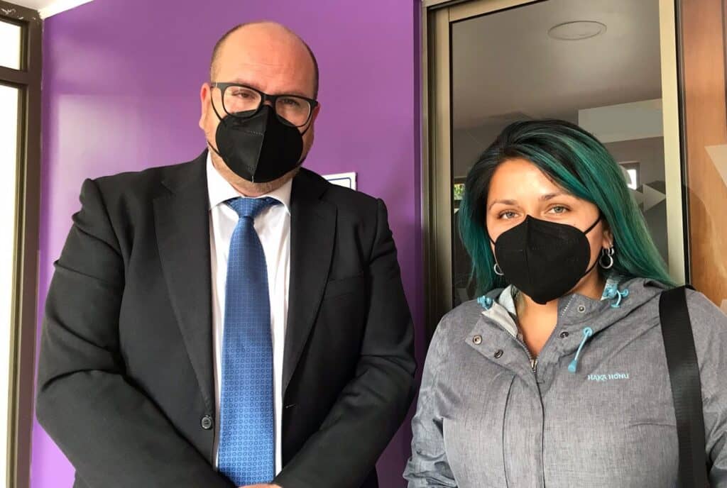 Vendedora ambulante denunciada por agredir a inspectores municipales de Curicó acusa discriminación