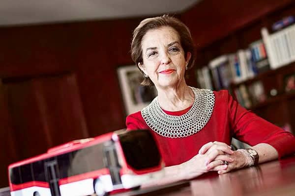 Gobierno niega baja frecuencia de transporte público en elecciones y diputado pide renuncia de ministra Gloria Hutt
