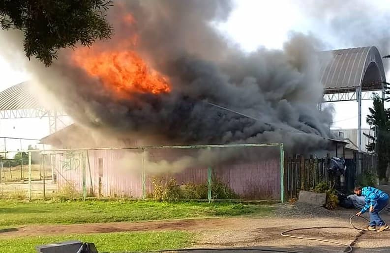 Incendio destruyó sede vecinal de Villa Santos Martínez en Curicó