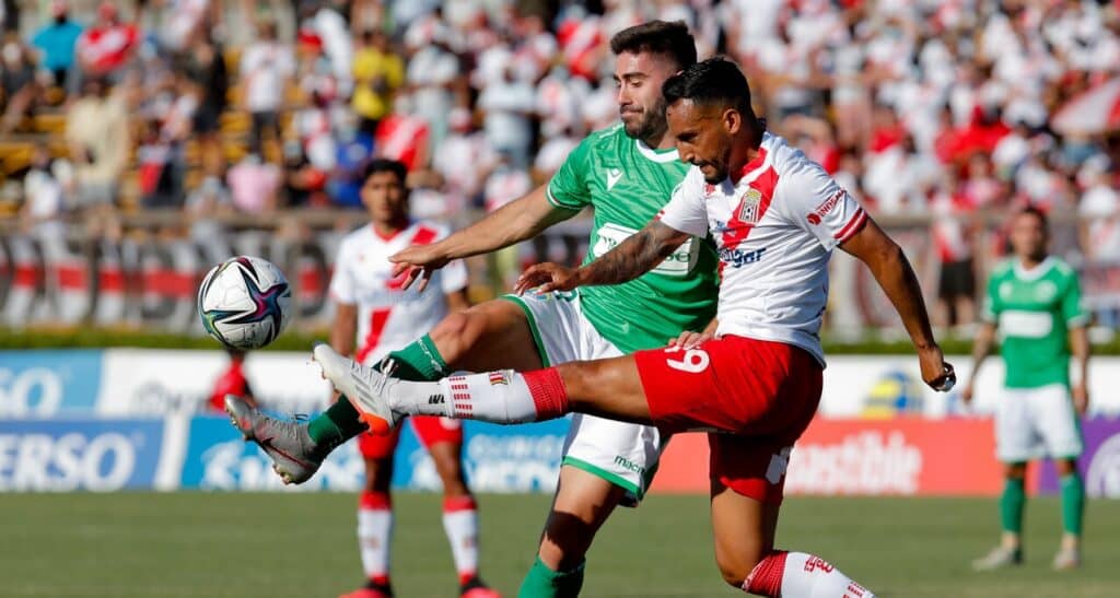 Curicó Unido declaró intransferible a Ronald De la Fuente tras oferta de Banfield