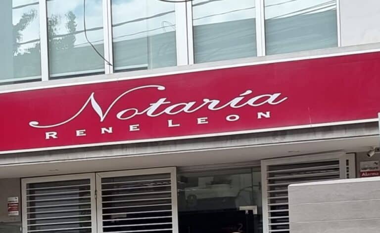 Sujetos robaron un reloj desde Notaría René León en Curicó
