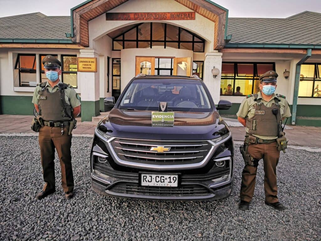 Carabineros detiene a pareja por violento robo de vehículo en Romeral