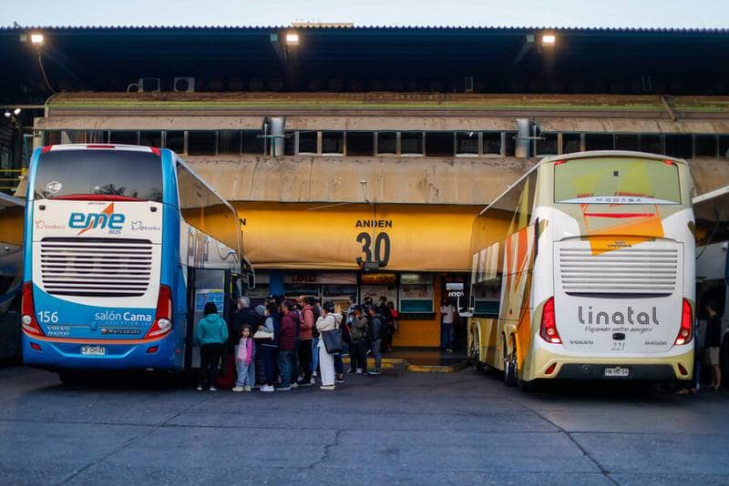 Hombre que murió baleado en Terminal Sur de Santiago llegaba desde Radal Siete Tazas