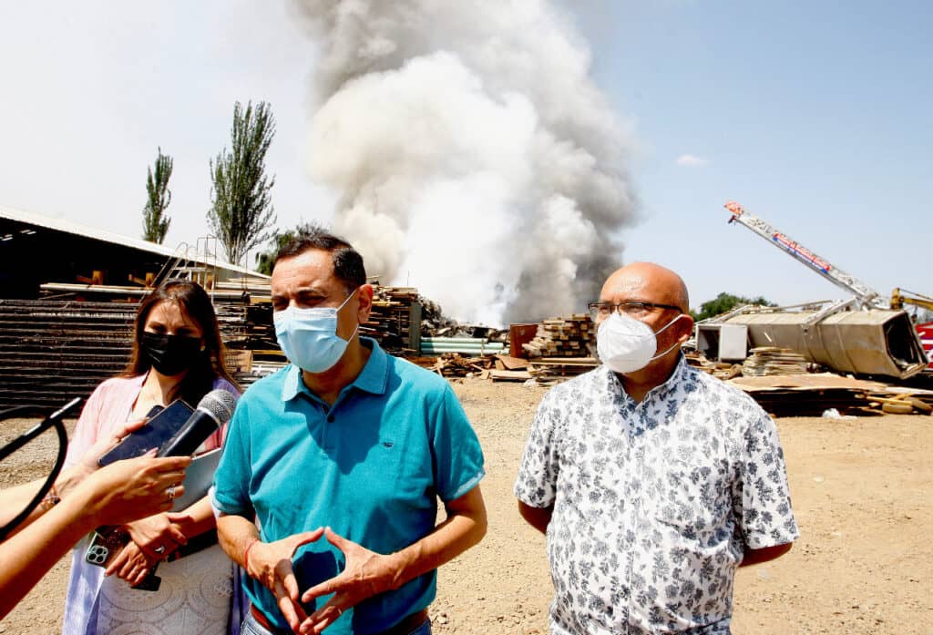 Municipio de Curicó oficiará a Seremi de Salud para que investigue a empresa afectada por incendio