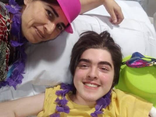 Familia del sector Galilea necesita dinero para niño que tras una operación inexplicablemente quedó postrado