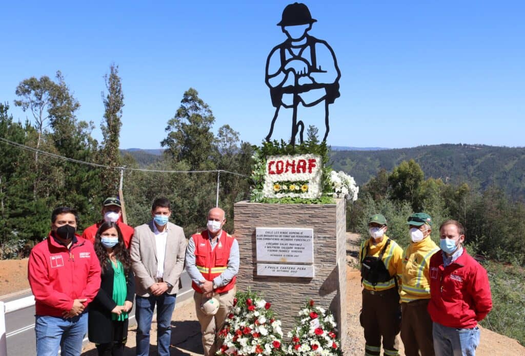 Conaf rindió homenaje a brigadistas fallecidos en incendio de 2017 en Vichuquén