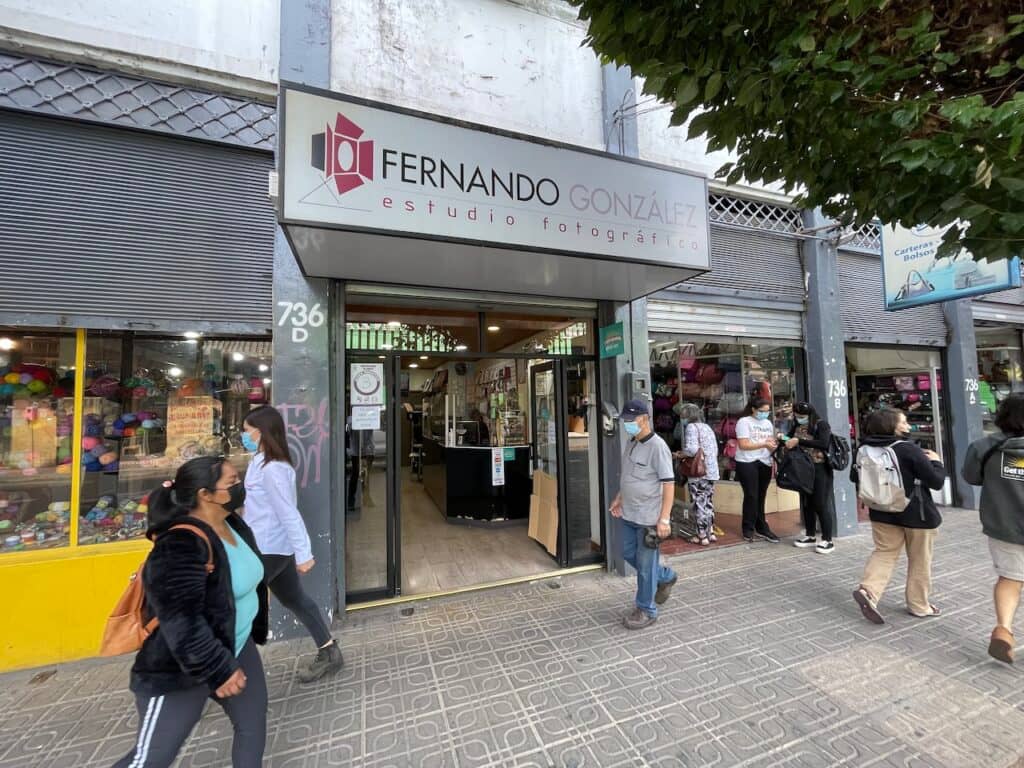 Roban estudio fotográfico curicano: se llevaron cámara profesional