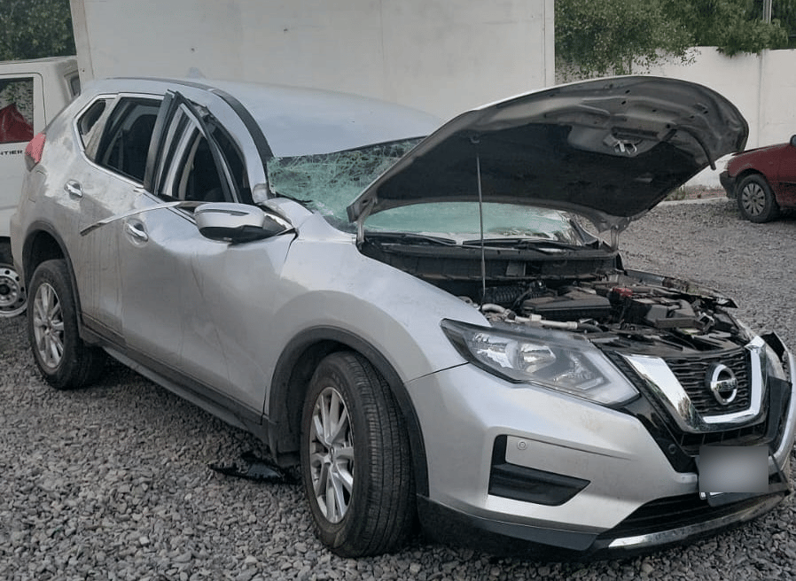 Seis sujetos que huían en auto robado se volcaron y fueron detenidos en Curicó