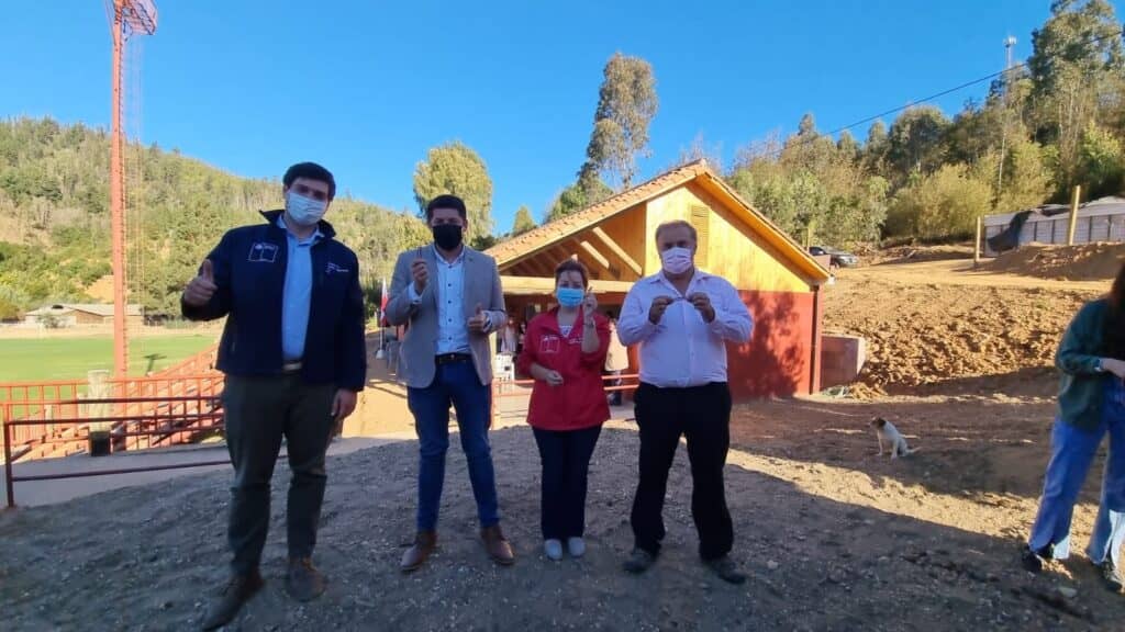 Inauguran centro de reuniones en complejo deportivo Club Unión de Vichuquén