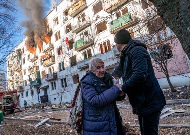 Cancillería confirma 53 chilenos en Ucrania y Gobierno llama a Rusia a retirar sus tropas