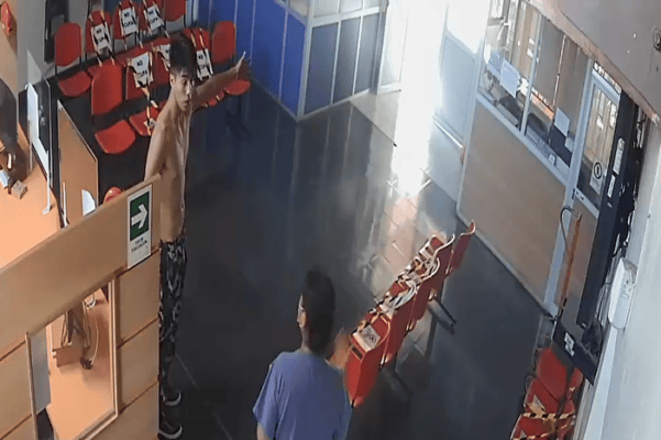 Hombre dañó televisor en Cesfam de Sarmiento tras exigir atención de urgencia para un amigo