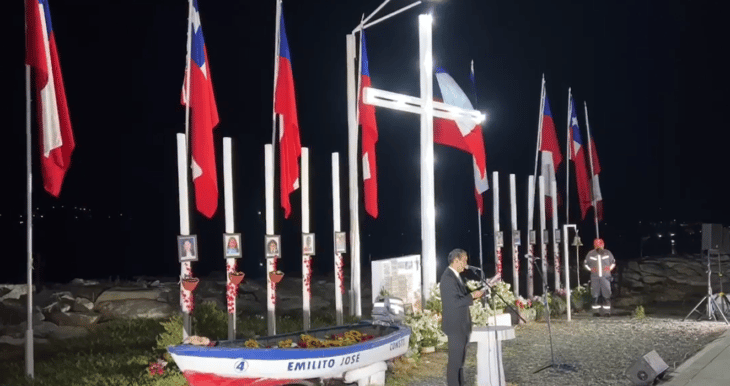 Familiares y autoridades de Constitución recuerdan a víctimas del 27F con ceremonia en Isla Orrego