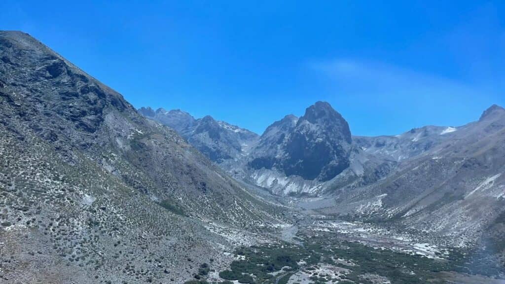 Alcaldesa de Molina y Carabineros sobrevolaron alta cordillera para verificar efectos de la sequía