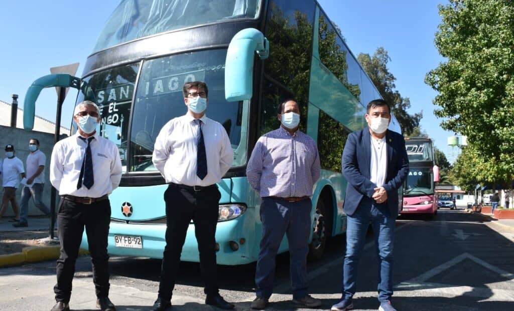 Comenzó a funcionar recorrido de buses desde Sagrada Familia y Villa Prat hacia Santiago