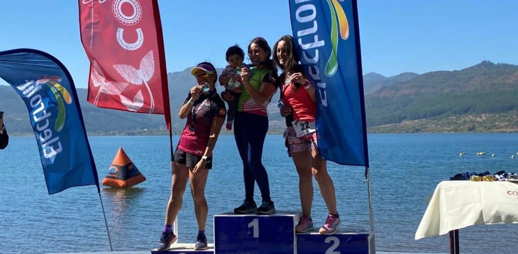 Más 400 deportistas fueron parte del triatlón "Colbún 2022"