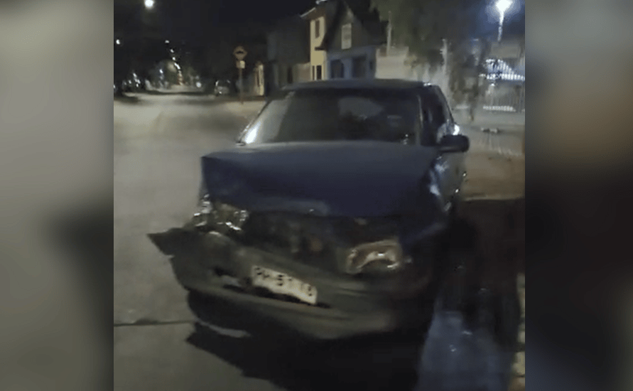 Conductor ebrio causó colisión de vehículos en la Alameda Manso de Velasco en Curicó