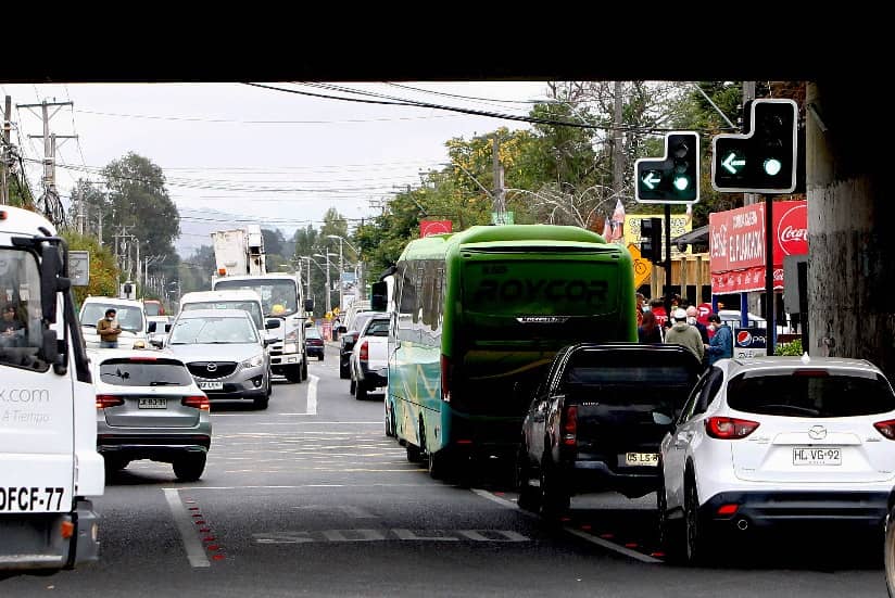 Comenzaron a funcionar semáforos en cruce de Zapallar en Curicó