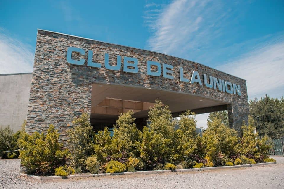Niño de 14 años está lesionado tras accidente en fiesta en el Club de la Unión en Romeral