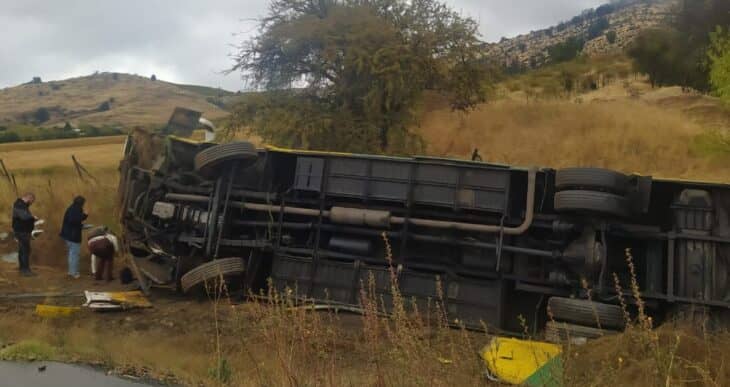 Volcamiento de bus deja dos personas fallecidas en ruta entre Talca y Constitución