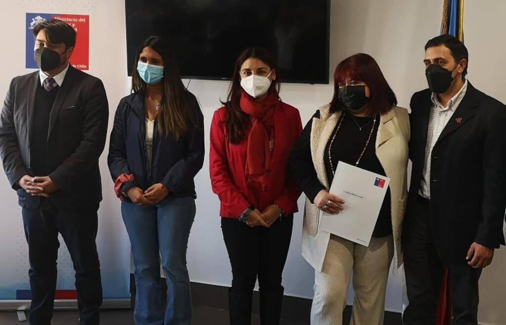 Minvu entregó subsidio de asignación directa a dos familias de Romeral para adquirir viviendas
