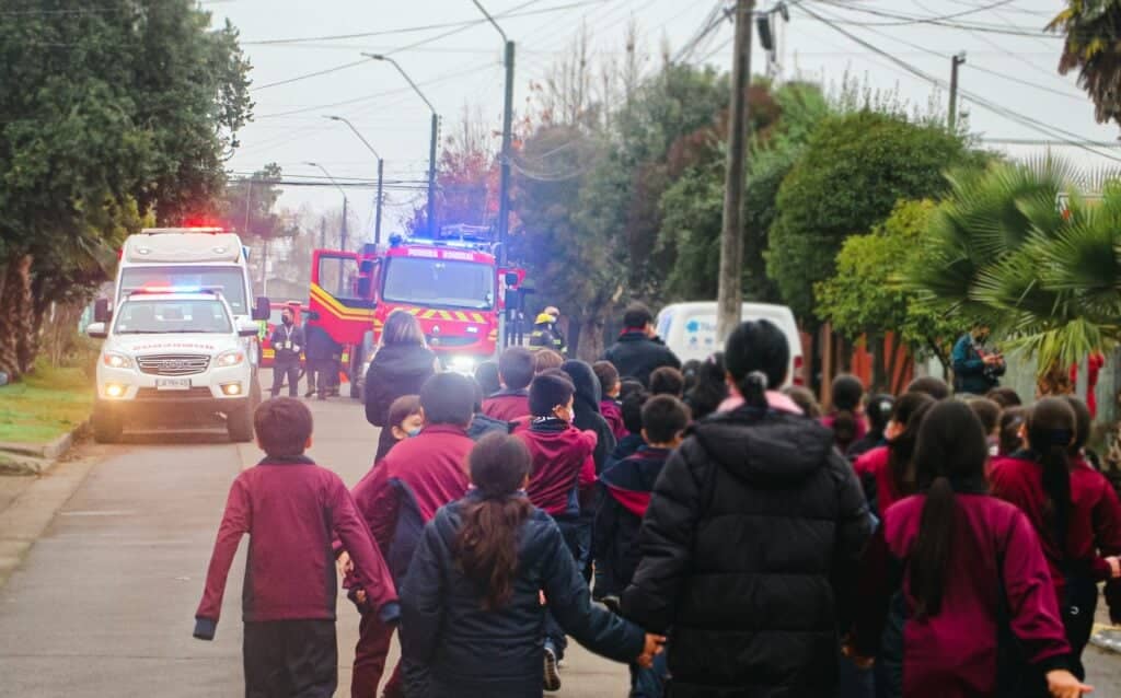 Municipio y organismos de Romeral realizaron simulacro de incendio en la Escuela Ramón Freire