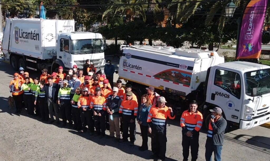 Municipio de Licantén exhibió su nueva unidad de Aseo, Ornato y Servicios