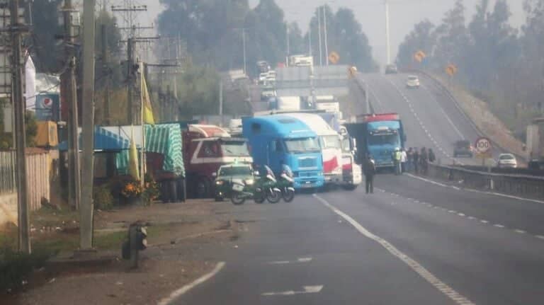 Camioneros provocaron kilométrica congestión frente a Curicó