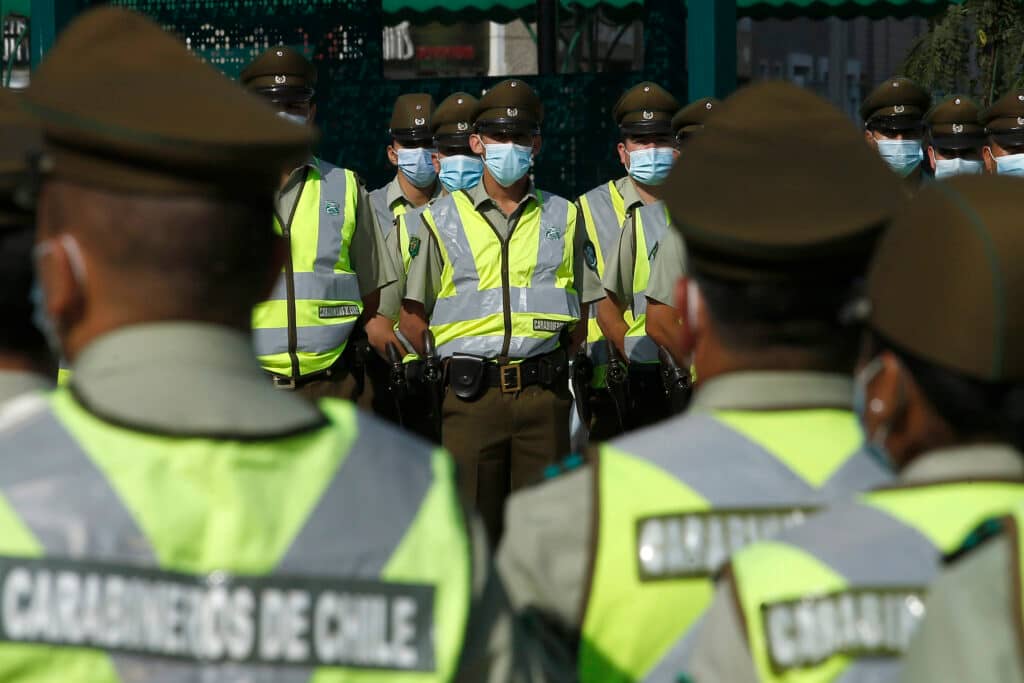 Desvinculan a dos funcionarios de Carabineros tras resultar positivo en consumo de droga