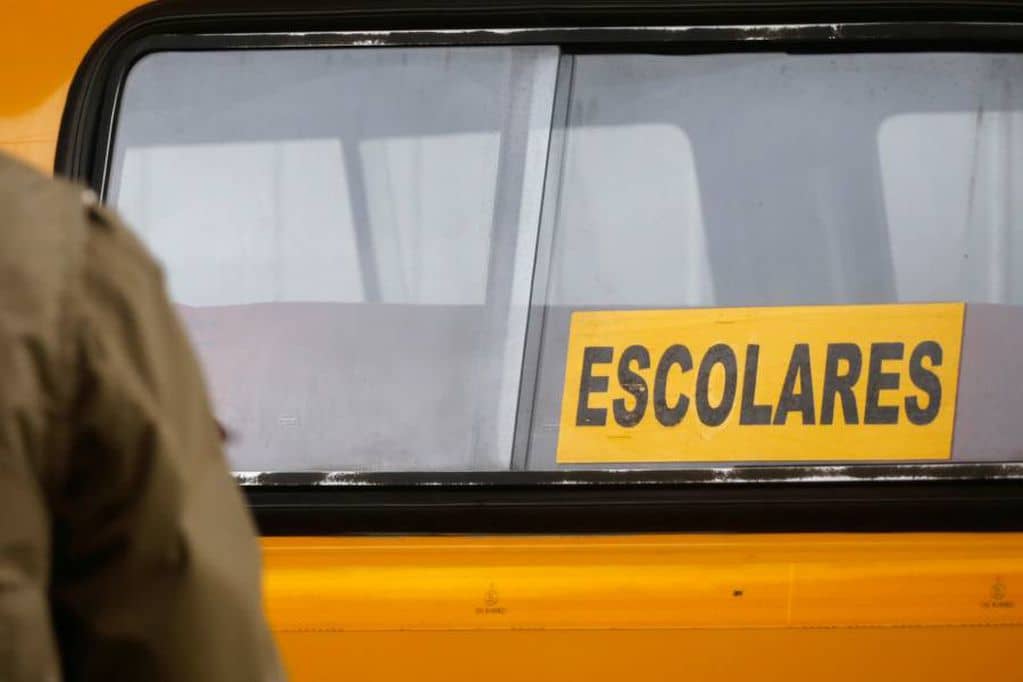 Chofer de furgón escolar de Teno fue detenido tras olvidar y dejar encerrado a un niño en el vehículo