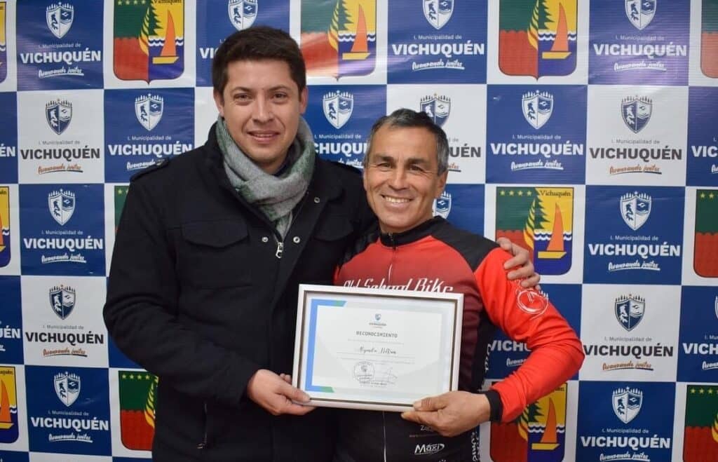 Municipio de Vichuquén entregó reconocimiento a deportista Alejandro Beltrán