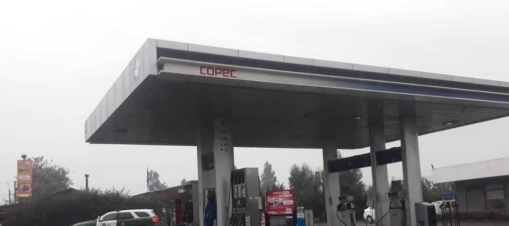 Delincuentes armados asaltan servicentro Copec de Licantén