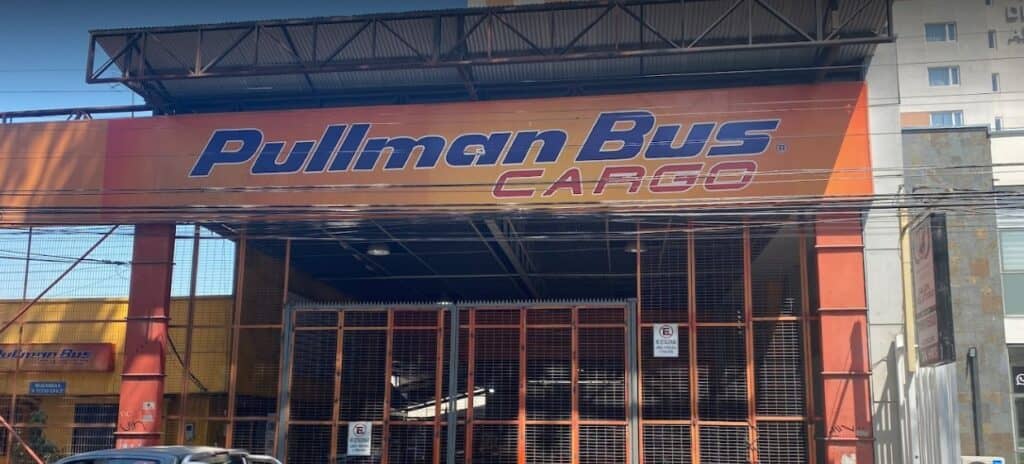 Nochero es secuestrado tras violento asalto a empresa Pullman Cargo de Curicó